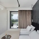 Sea&lake Stylish With Air Conditioning And Parking Near The In By Renters Lägenhet *
