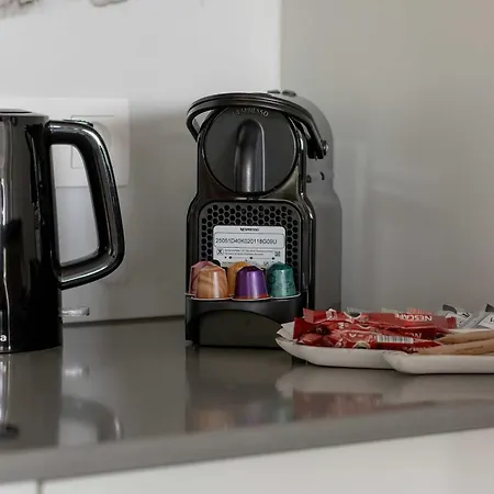 Sea&lake Stylish With Air Conditioning And Parking Near The In By Renters 아파트 미엘노