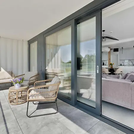 아파트 Sea&lake Stylish With Air Conditioning And Parking Near The In By Renters