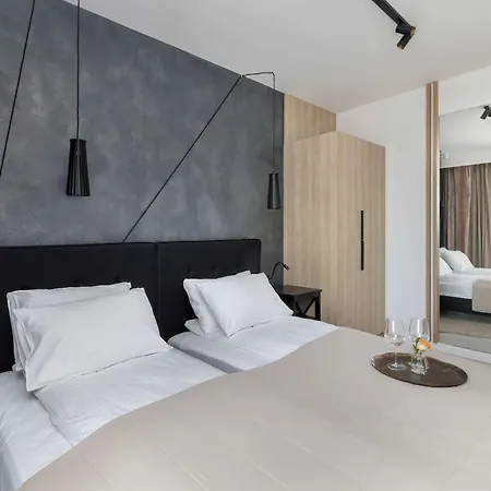 Sea&lake Stylish With Air Conditioning And Parking Near The In By Renters 미엘노