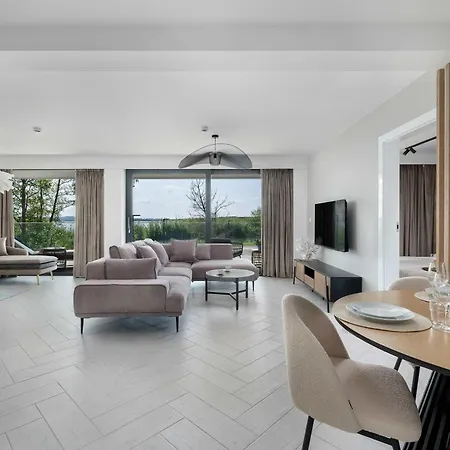 Sea&lake Stylish And With Air Conditioning And Parking Near The In By Renters
