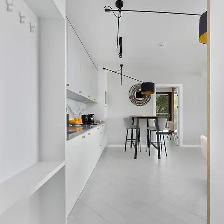 아파트 Sea&lake Stylish With Air Conditioning And Parking Near The In By Renters