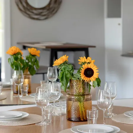 Sea&lake Stylish With Air Conditioning And Parking Near The In By Renters 아파트 *