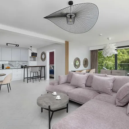 Sea&lake Stylish And With Air Conditioning And Parking Near The In By Renters *