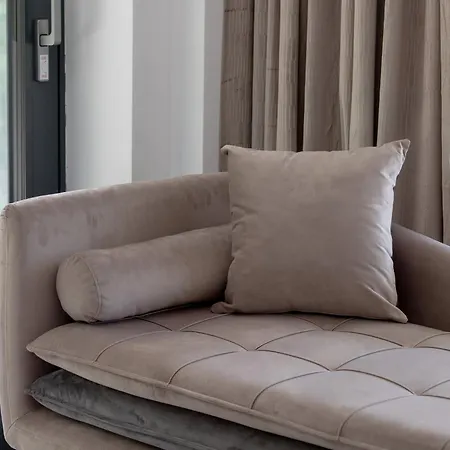 Sea&lake Stylish With Air Conditioning And Parking Near The In By Renters Apartamento *