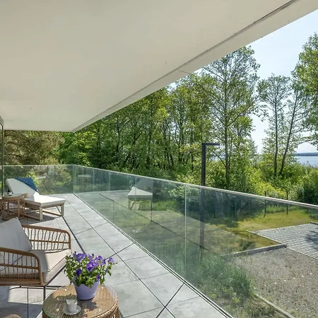 Apartment Sea&lake Stylish With Air Conditioning And Parking Near The In By Renters *