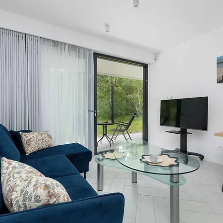 Sea&lake Stylish And With Air Conditioning And Parking Near The In By Renters Apartman