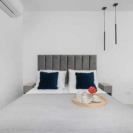 Apartman Sea&lake Stylish And With Air Conditioning And Parking Near The In By Renters *