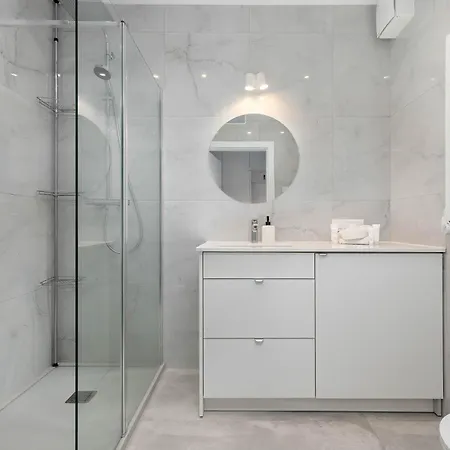 Sea&lake Stylish And With Air Conditioning And Parking Near The In By Renters Apartman Mielno