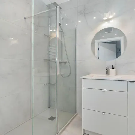 Sea&lake Stylish And With Air Conditioning And Parking Near The In By Renters *